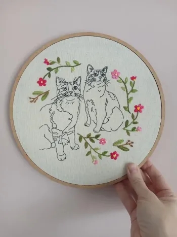 Bordado de gatinho feito por Ana Paula Comin com o bordAI